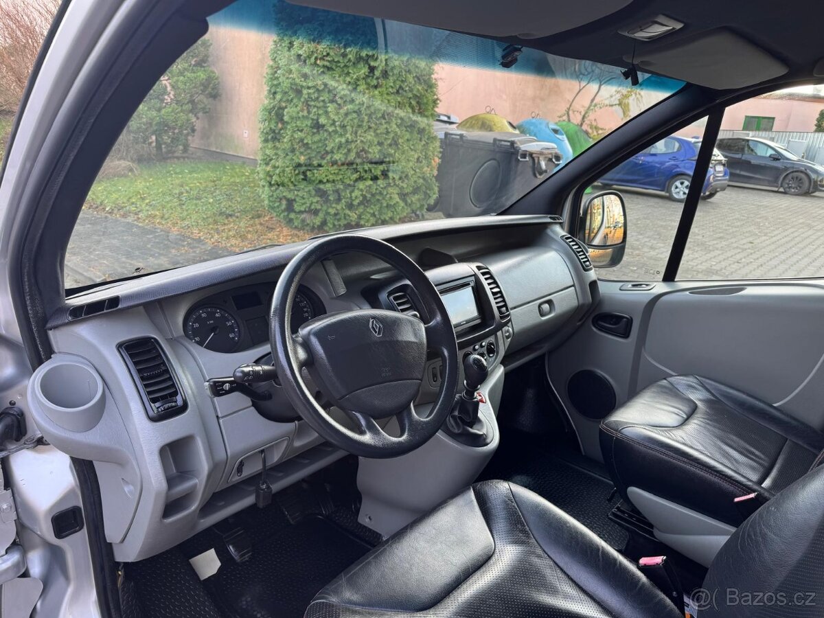 RENAULT TRAFIC 2.5DCI 107KW LONG 5 MÍST R.V.2010 - 10