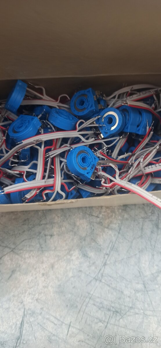 Velké množství součástek - 10