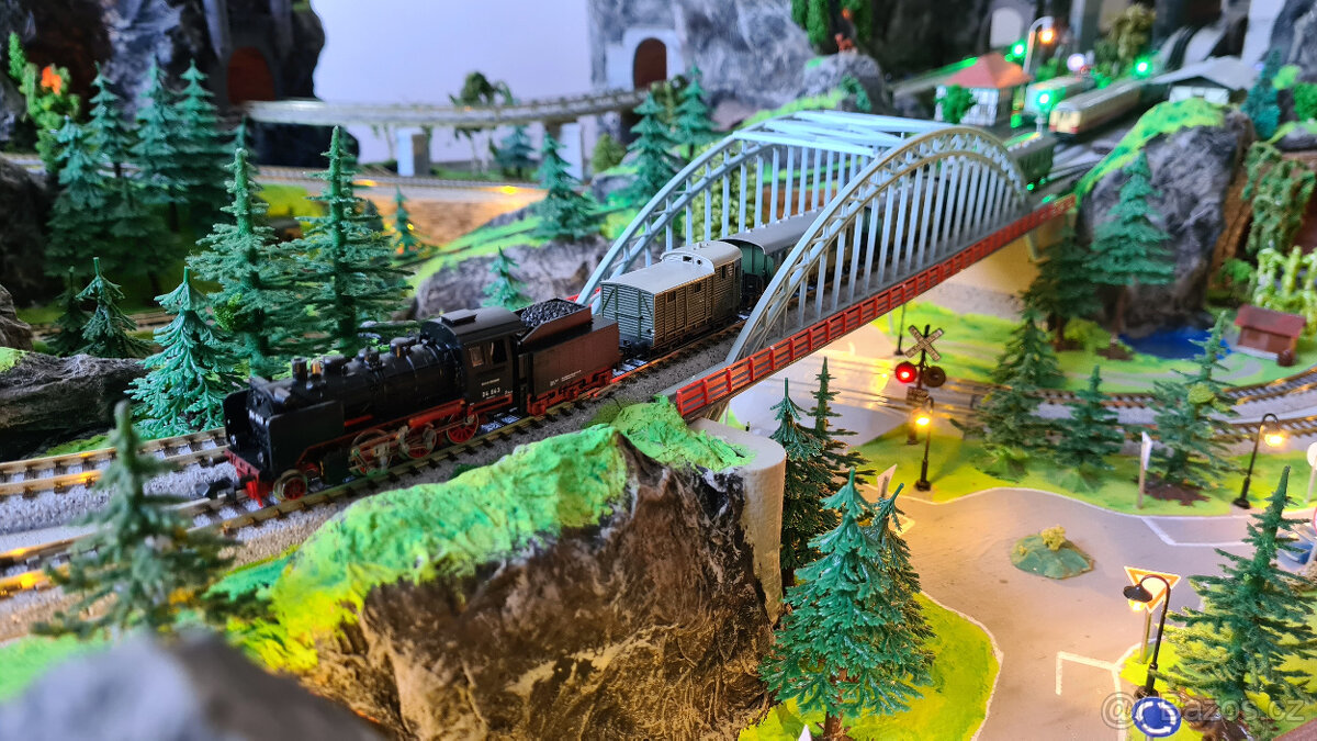 Kolejiště, vláčky, mašinky N - 10