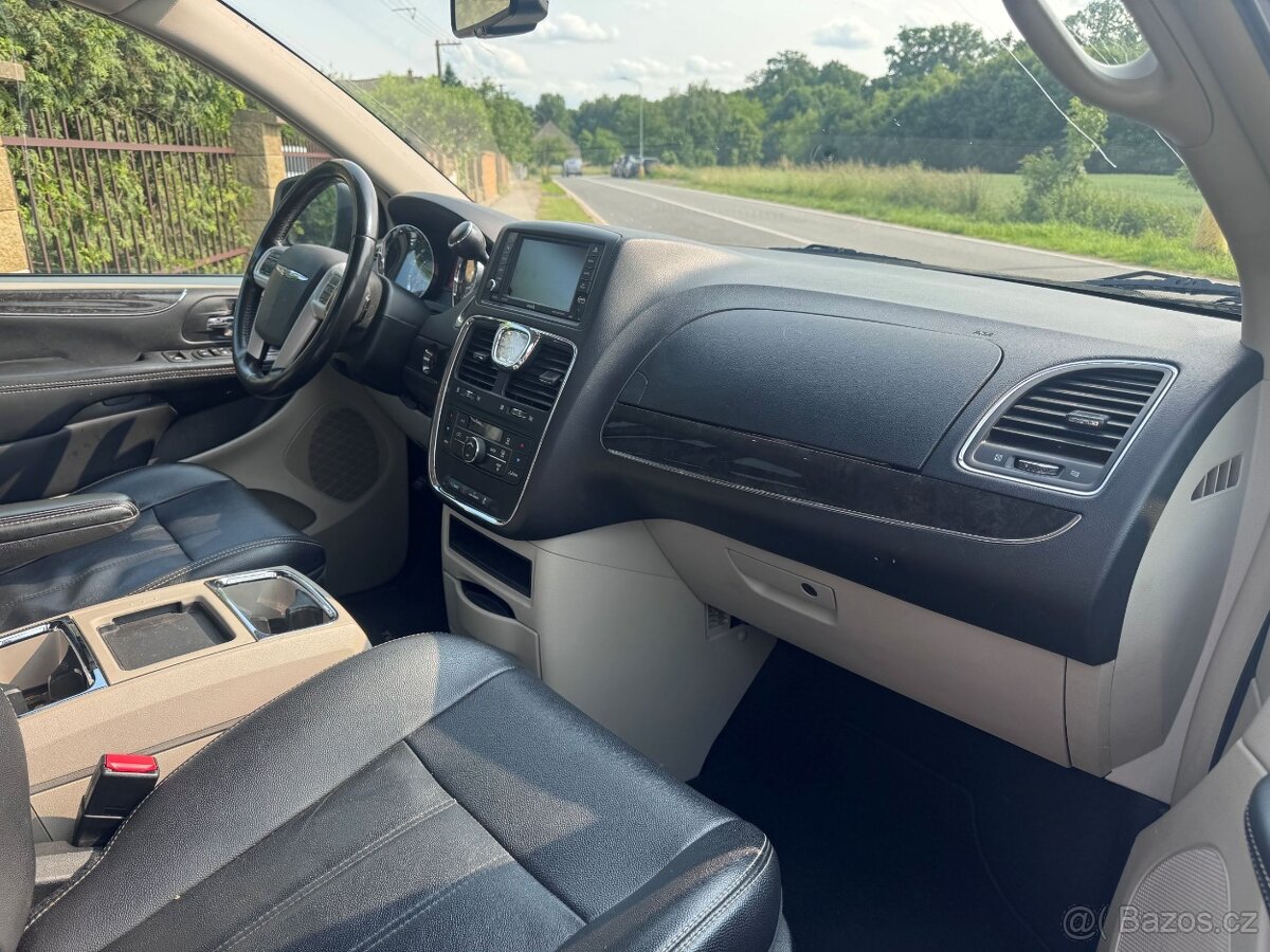 Chrysler Town Country 3,6 RT DVD Stown Kůže 2014 - 10