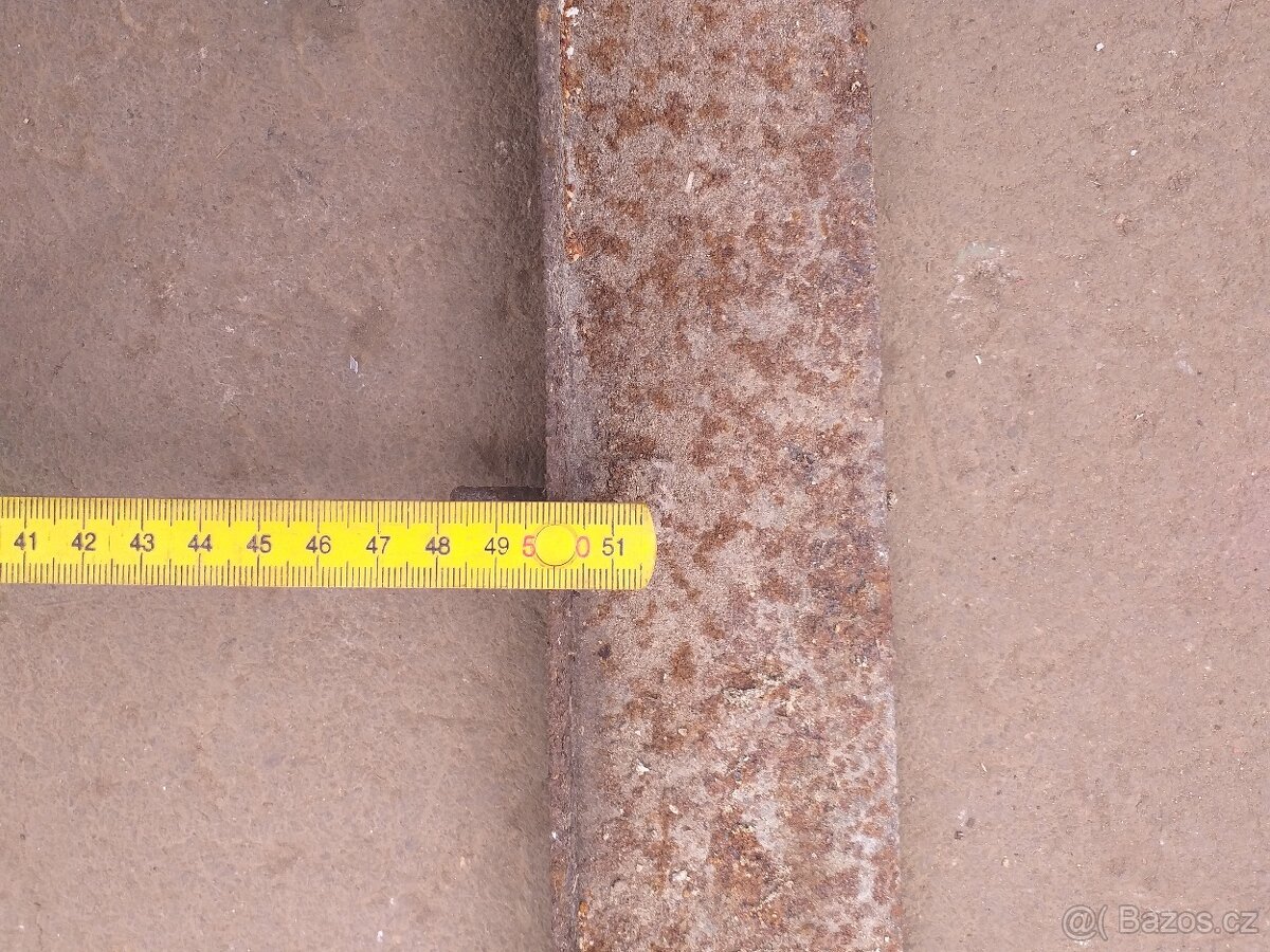 Dvě stará výklopná litinová okna - 10