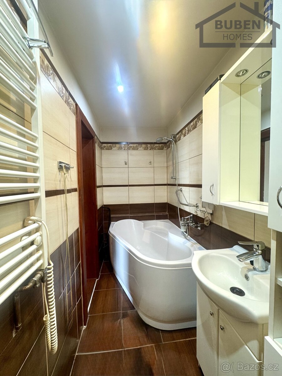 RD 4+kk po rekonstrukci se stodolou, bazénem a zahradou 757 - 10