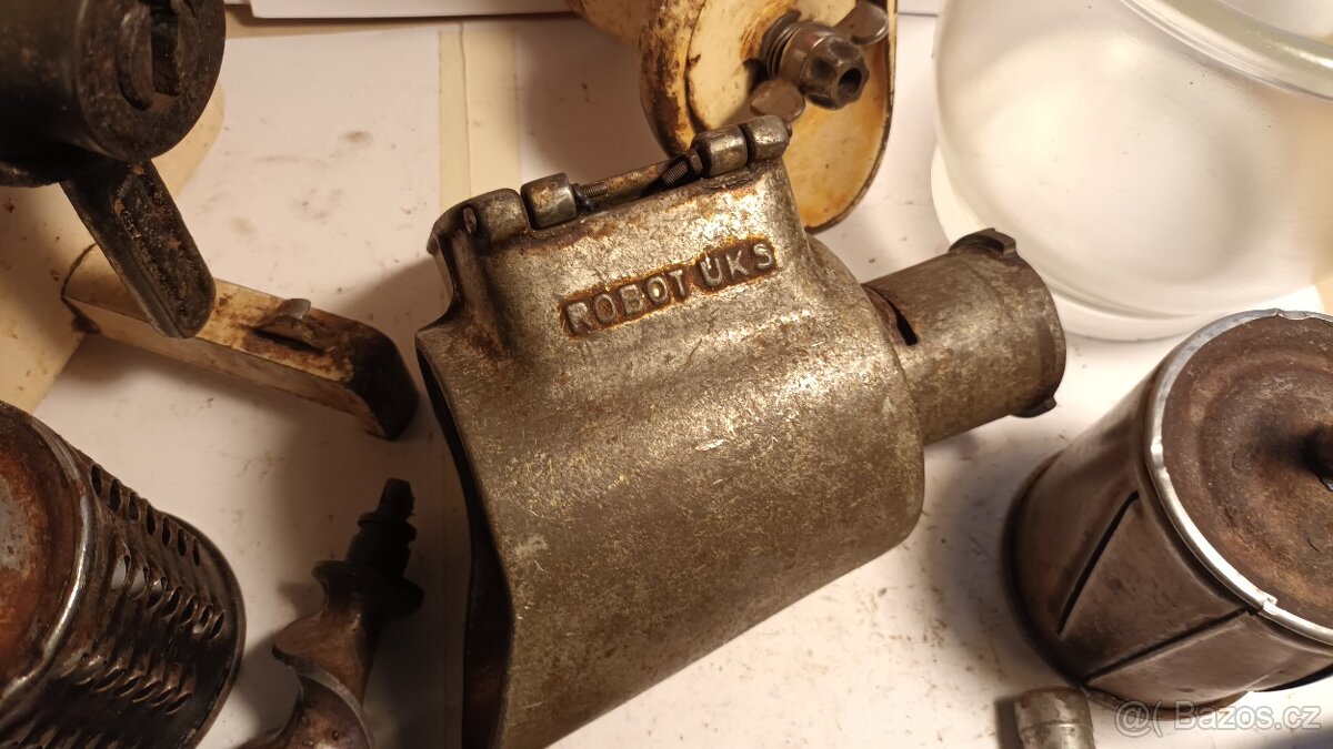 Starý kuchyňský robot UKS E20A + příslušenství - 10