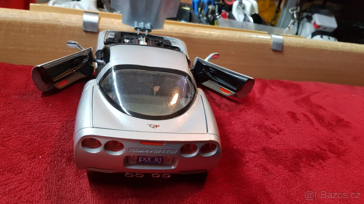 1:18 Chevrolet Corvette 1959 Bburago kartonová krabička - 10