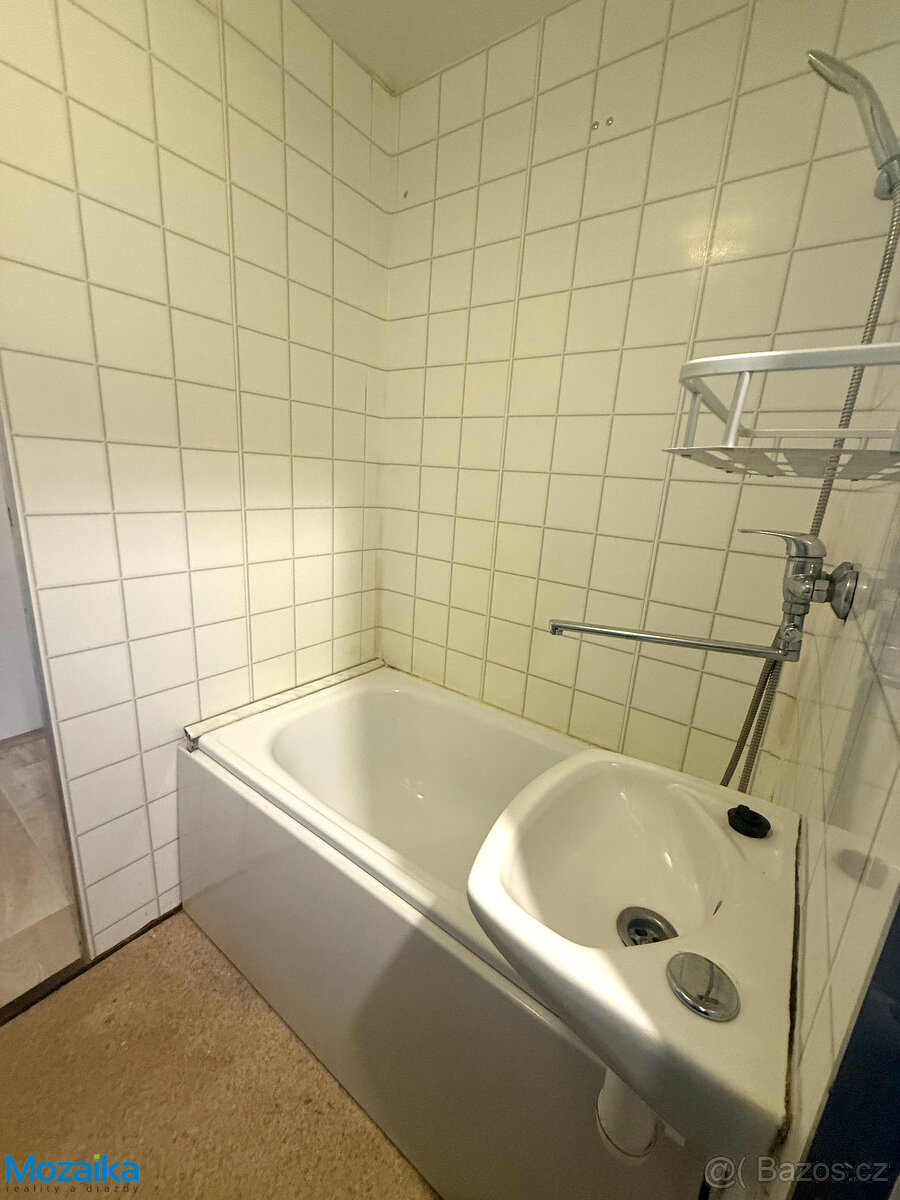 Pronájem bytu 1+1 na ul.Dukelská v Litomyšli. CP 35m2. - 10