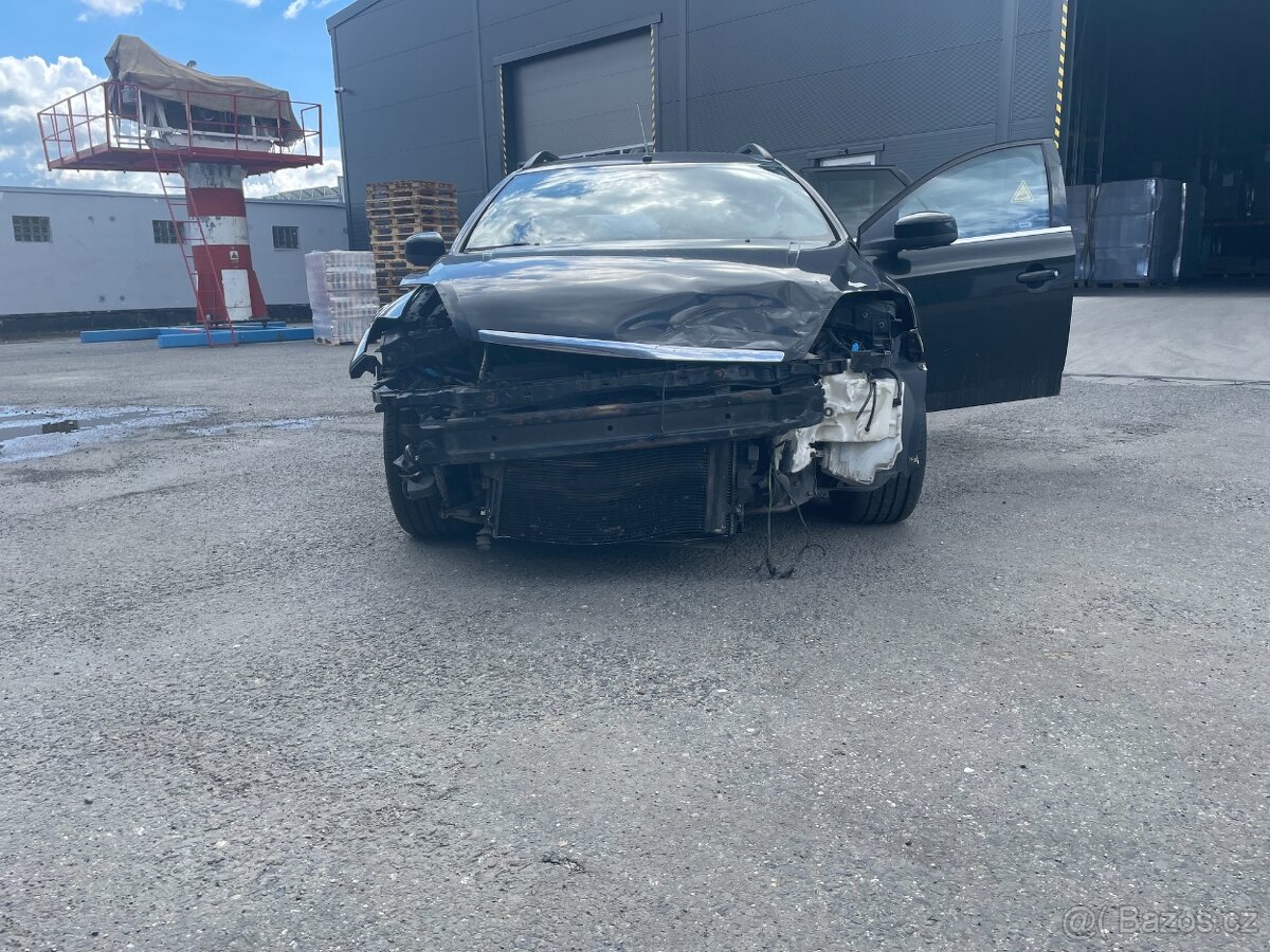 Prodám nepojízdný FORD mondeo - 10