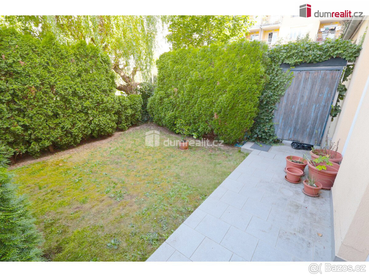 Světlý byt 74,4 m2 + terasa 7,6 m2 a zahrada 27 m2, 1NP, nov - 10