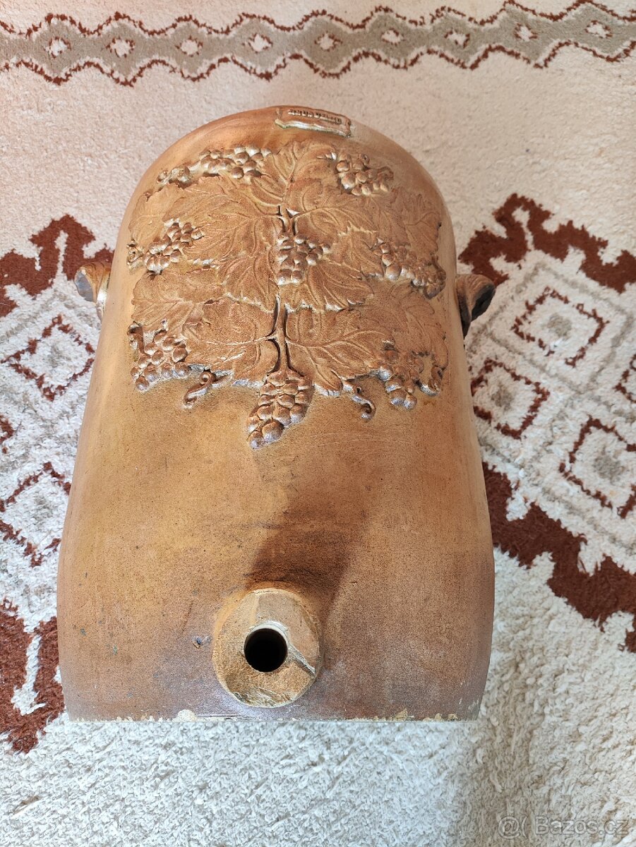 Vzácná hliněná nádoba na víno o objemu cca 60l - 10