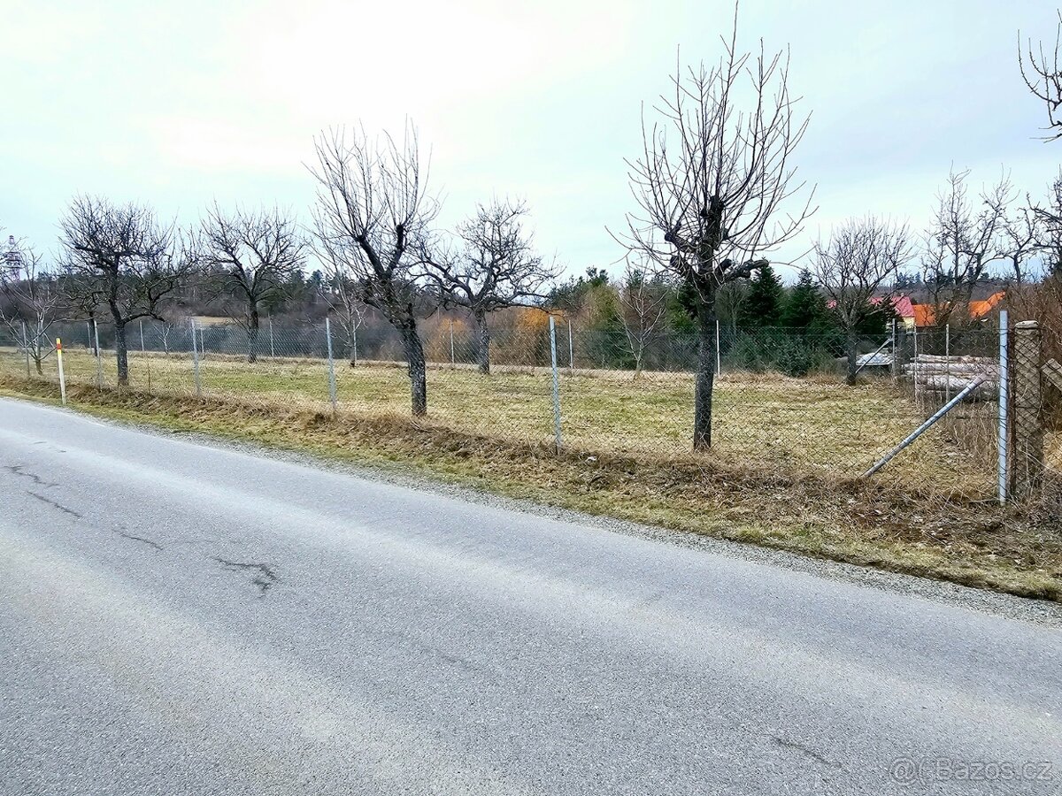 REZERVOVÁNO Pozemek v Klučově - ideální místo pro váš domov - 10