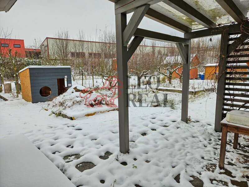 Prodej chatky v klidné osadě - 10
