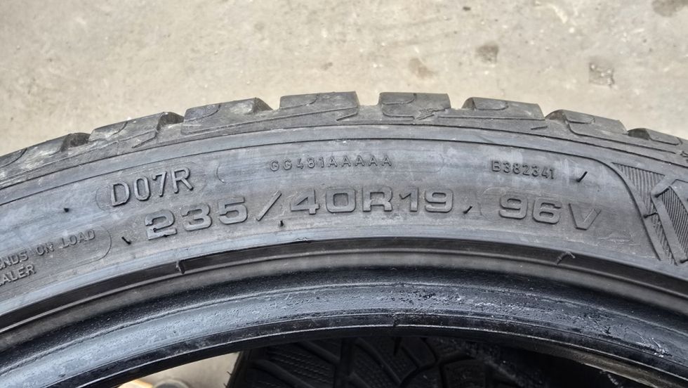 Zimní pneu 235/40/19 Good Year - 10