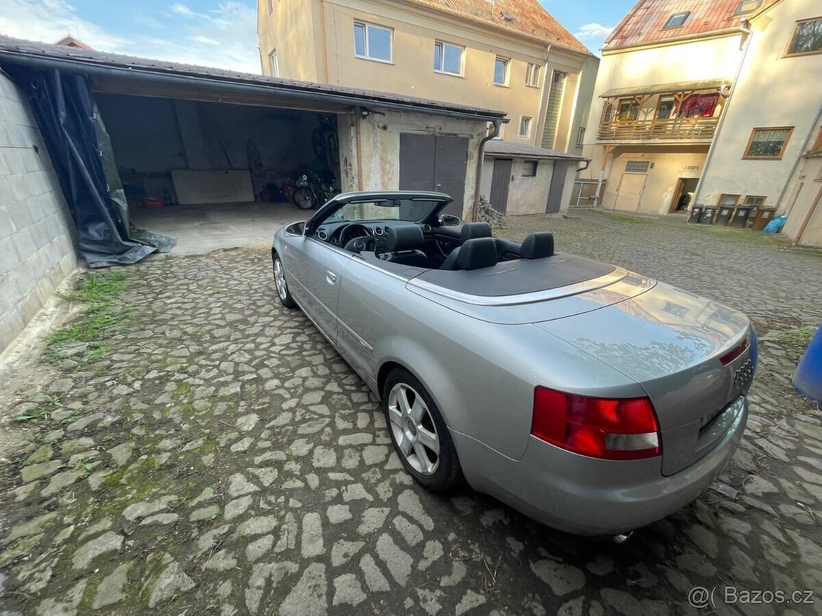 Audi A4 Cabrio 2.4 V6 - 10
