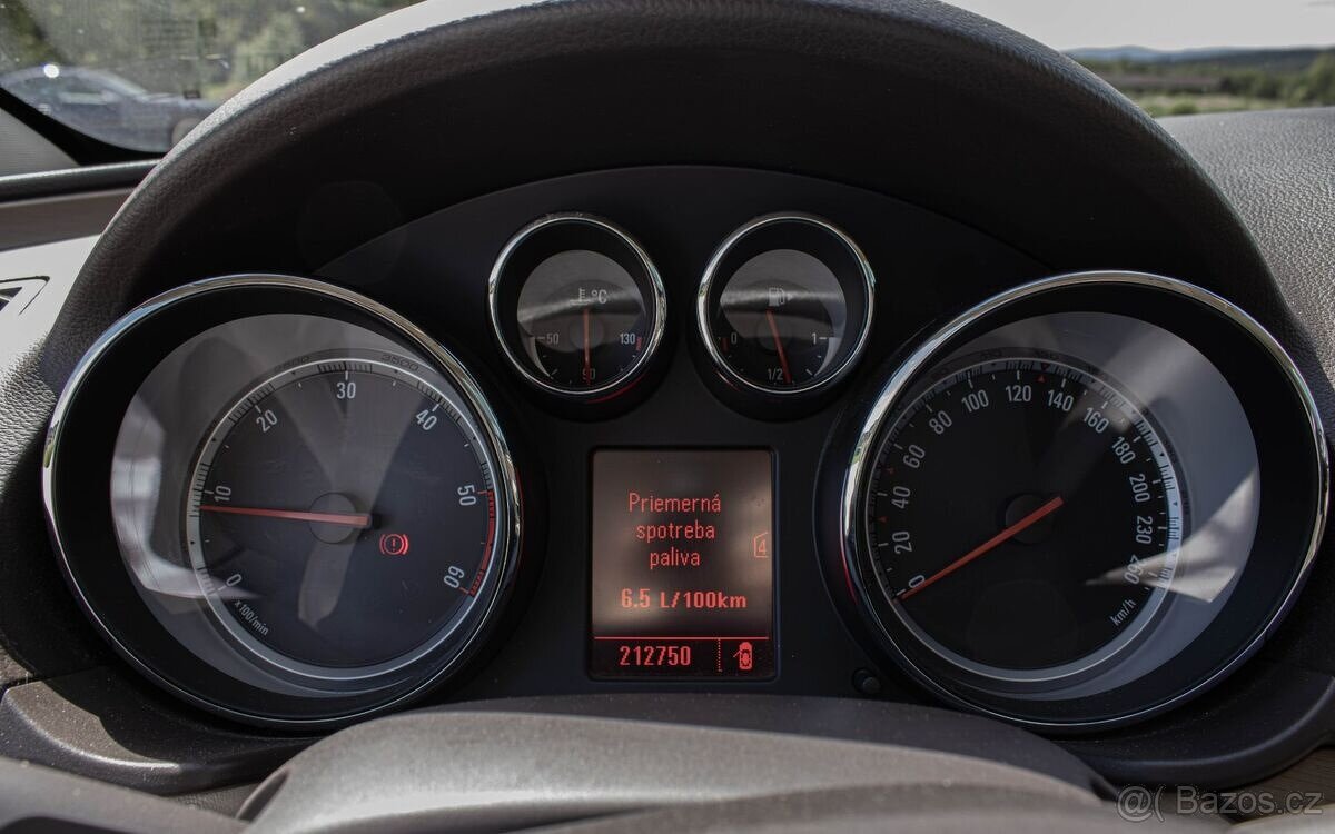 Opel Insignia 2.0 CDTI 2011 - 10
