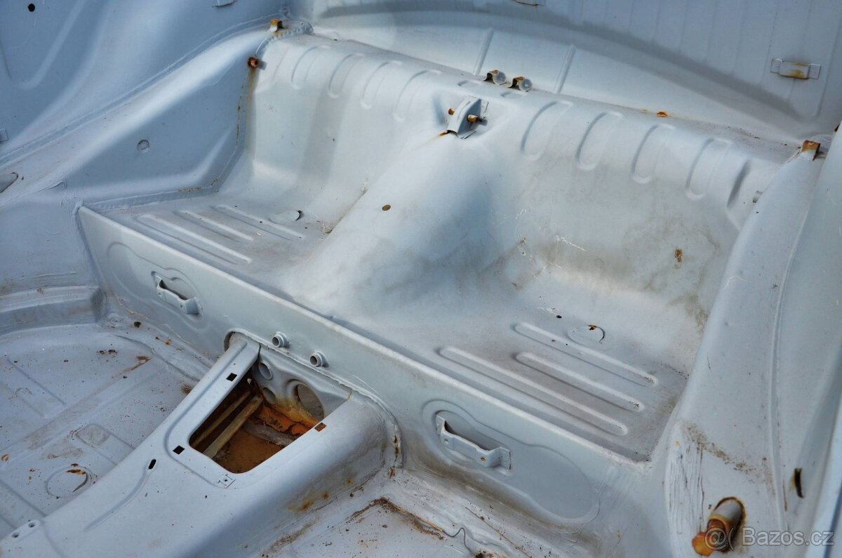 Karoserie Porsche 912 z roku 1967 - 10