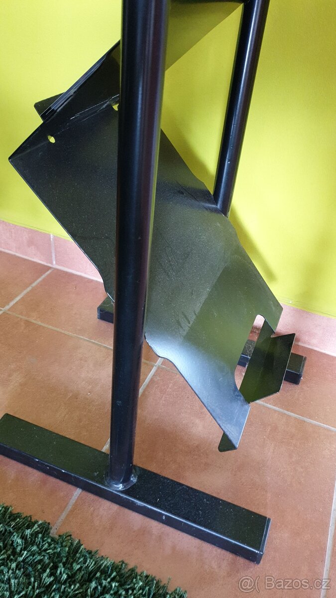 Vybavení prodejny (stojany, štendry, drátěné koše, ramínka) - 10