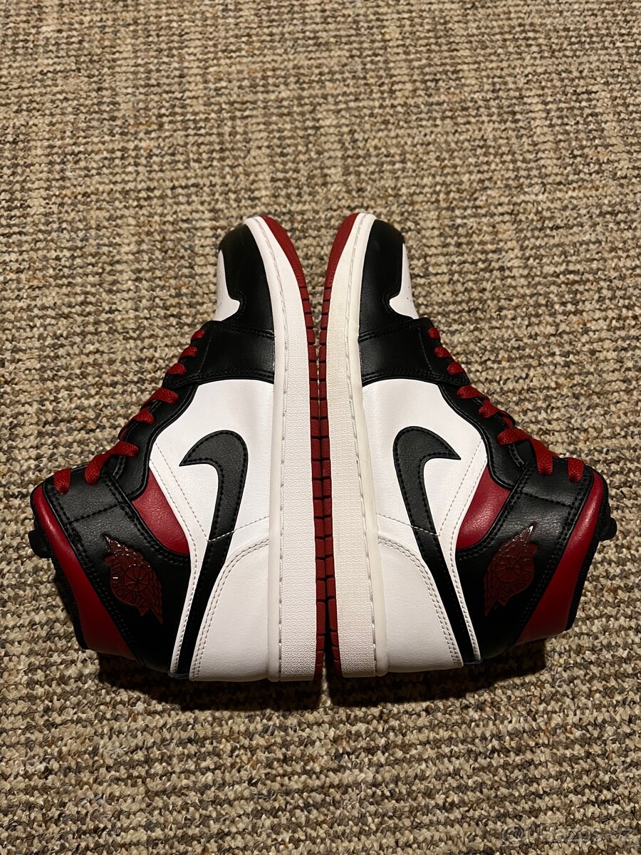 Nike Air Jordan 1 Mid - 10