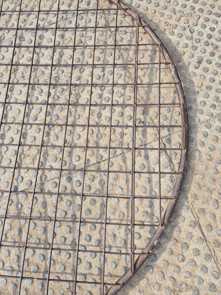 Kovový kryt na příkrmiště/ víko na příkrmiště - 10