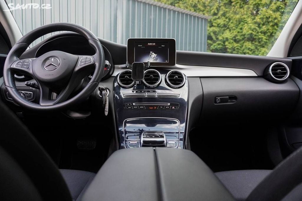 Mercedes-Benz Třídy C 220D AUTO PREMIUM LED - 10