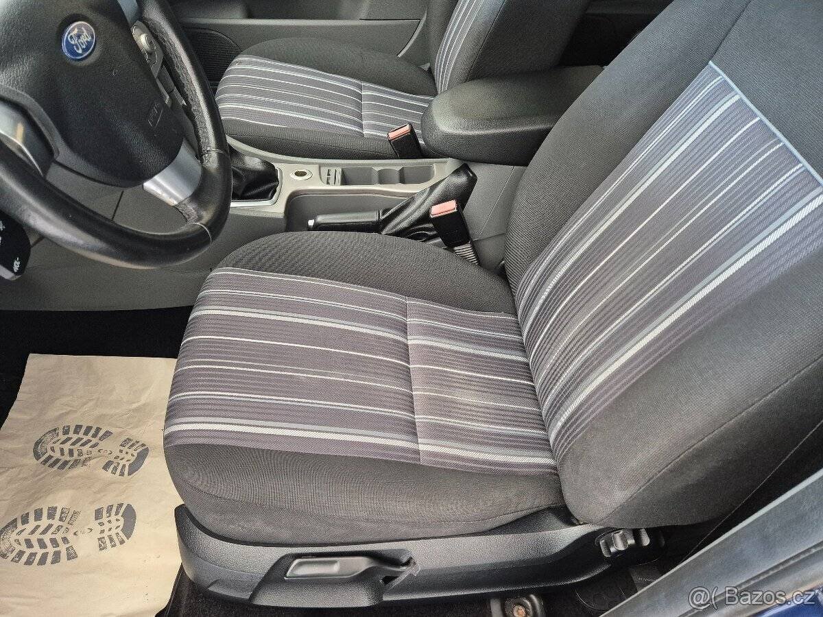 Ford Focus 2.0 i - 10