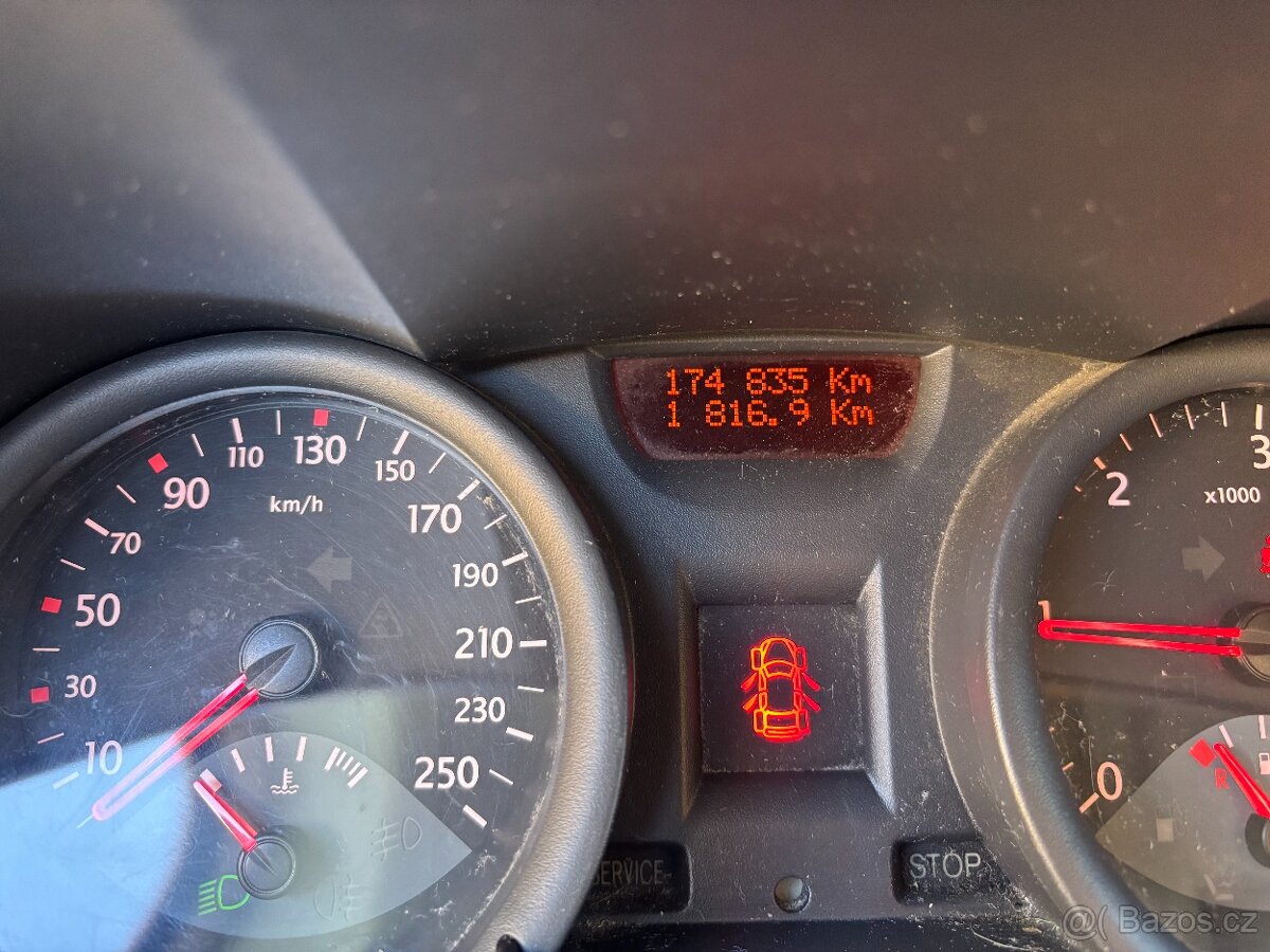 RENAULT MEGANE SEDAN - 10