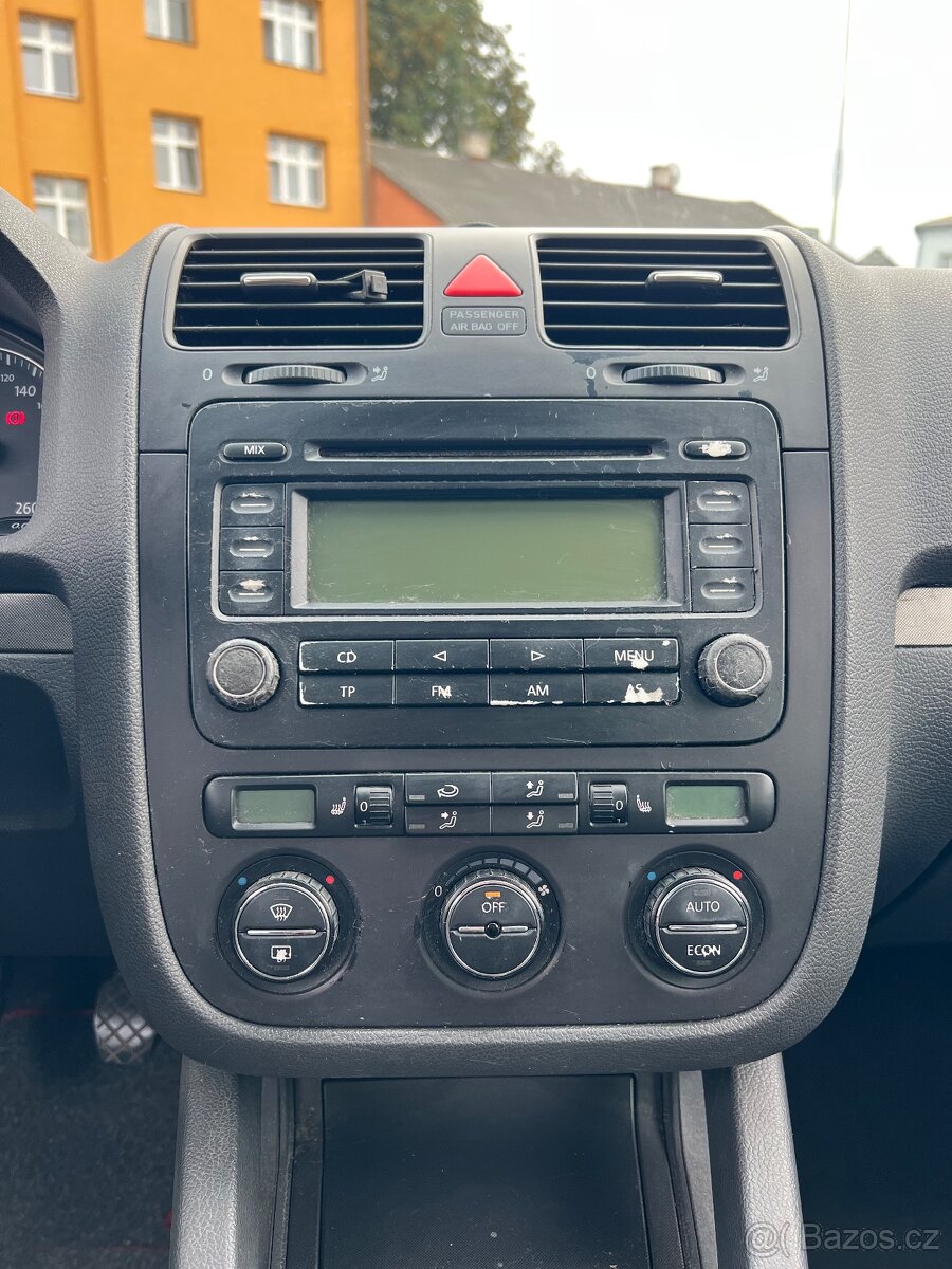 Prodám Wolkswagen Golf 5 1.6 74KW - 10