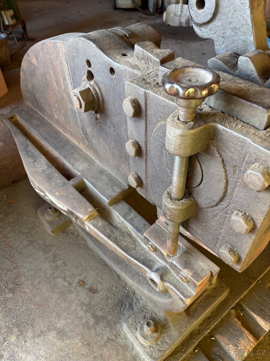 Prodám masivní pákové nůžky - 10