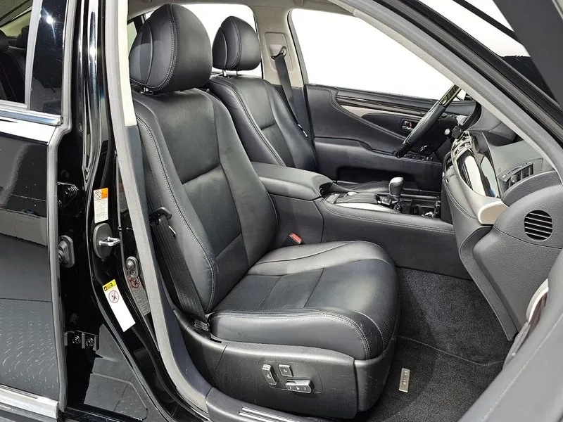 2015 LEXUS LS460 AWD - 10