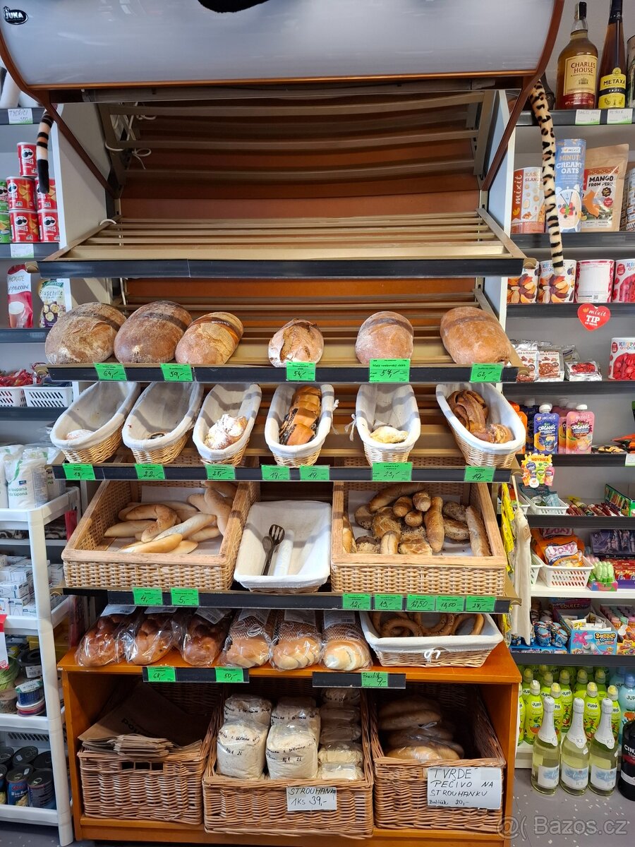 PROSKLENÁ CHLADÍCÍ A NECHLADÍCÍ VITRÍNA - 10