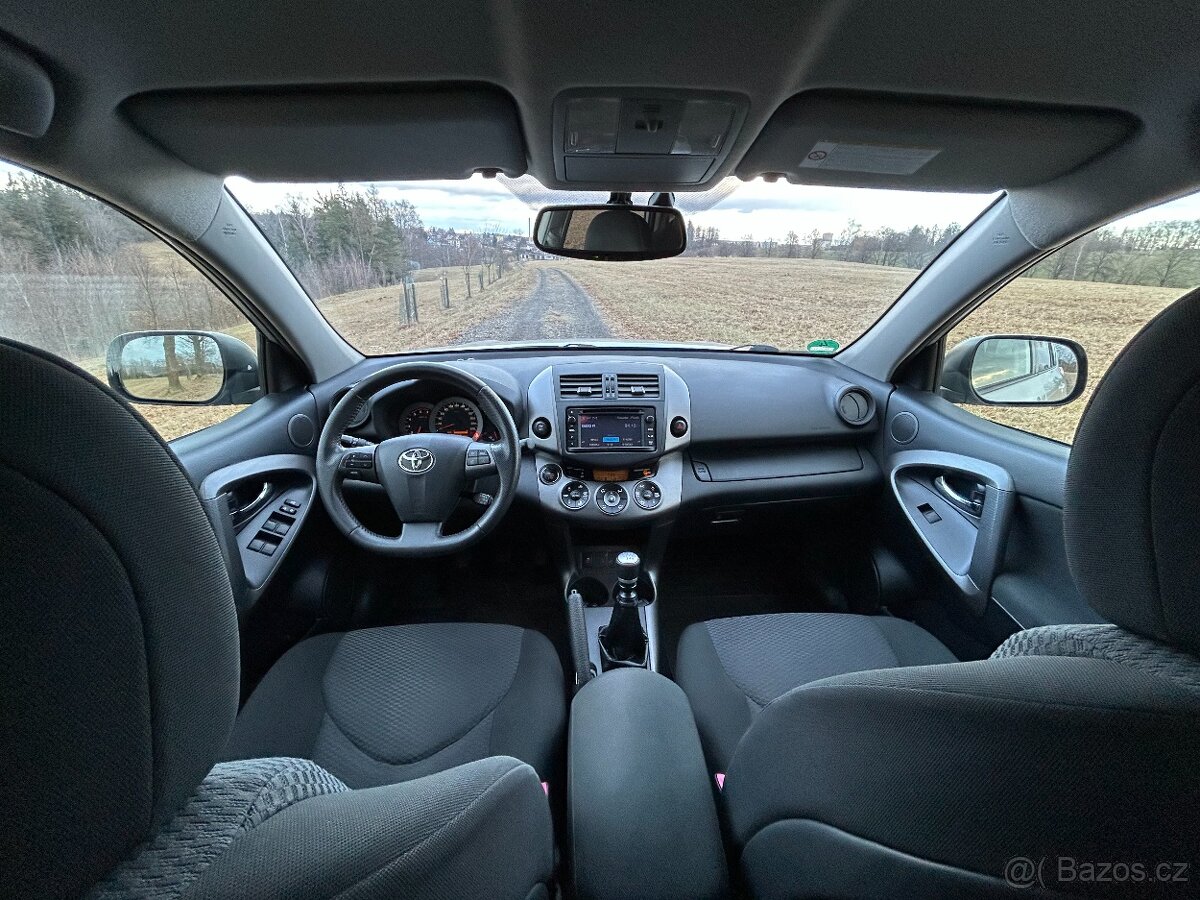 Prodám Toyota RAV4 2.2 D4D 110 KW 4x4 - 10