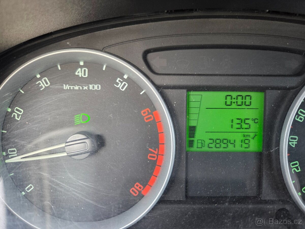 Škoda Roomster 1.2 palivo Benzin - 10