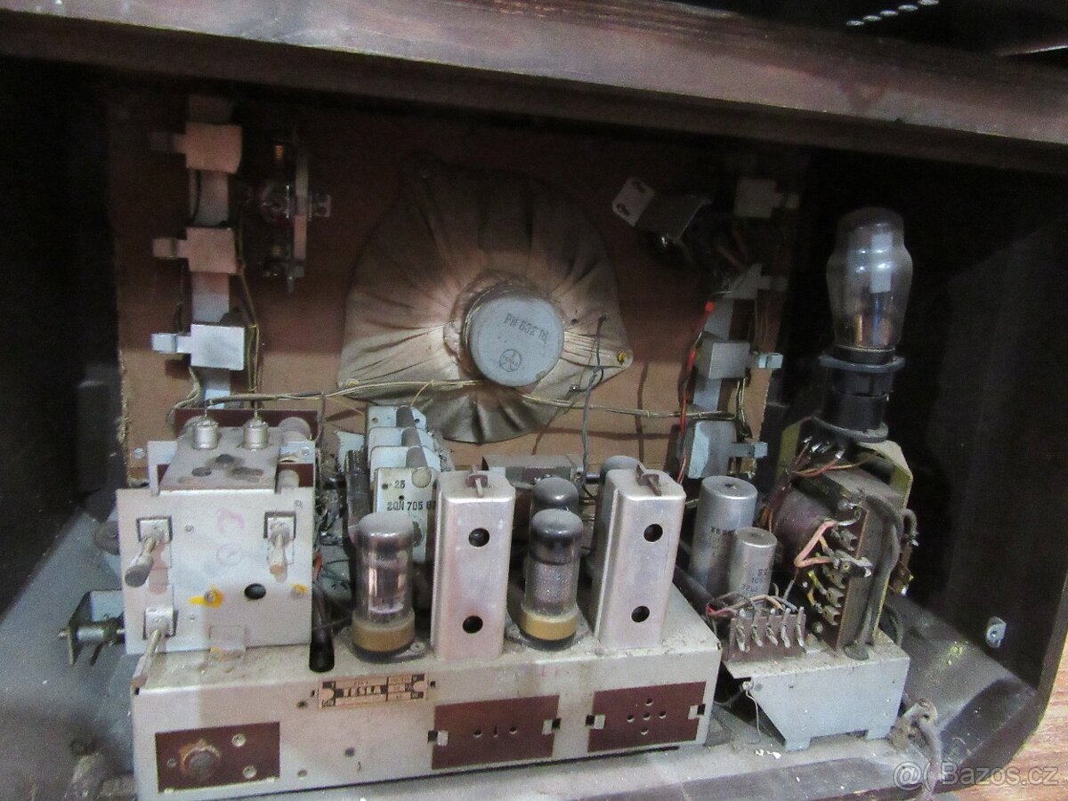 Nabízím staré radio Tesla Máj. Netestováno. Prodávám jako n - 10