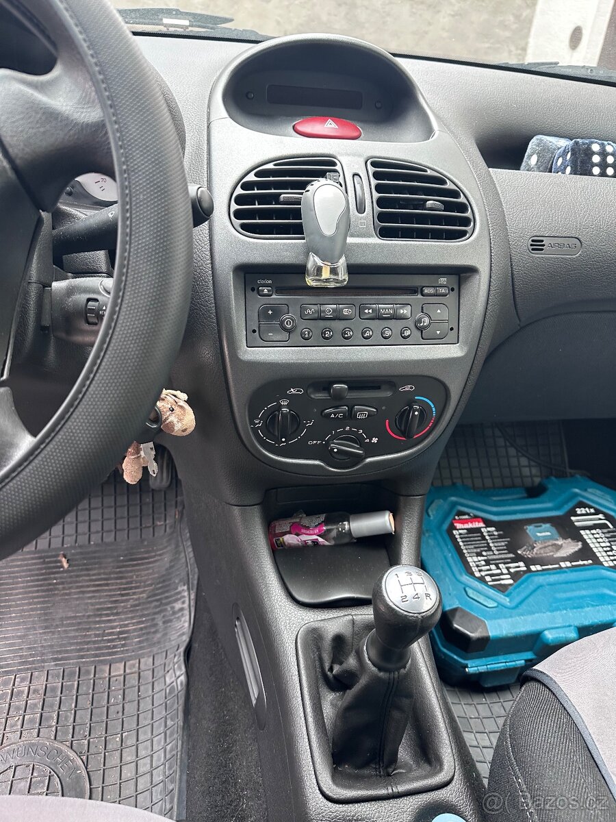 Peugeot 206 - 10