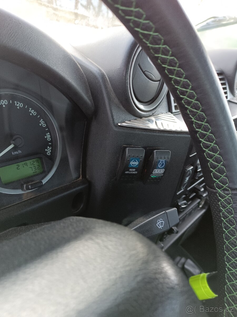 Land Rover Defender 90 - 10