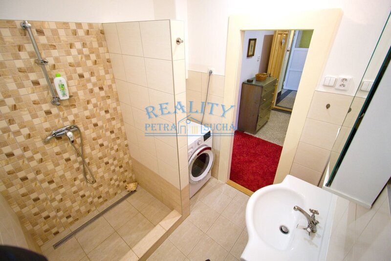 Prodej rodinného domu 212 m2, pozemek 122 m2, Libušina, Roud - 10