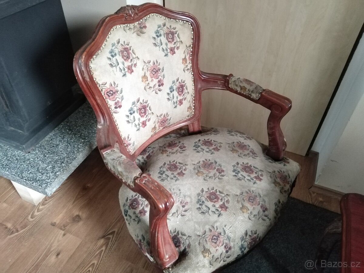 Starozitna sedaci souprava,stolek a 2 křesla, sofa - 10