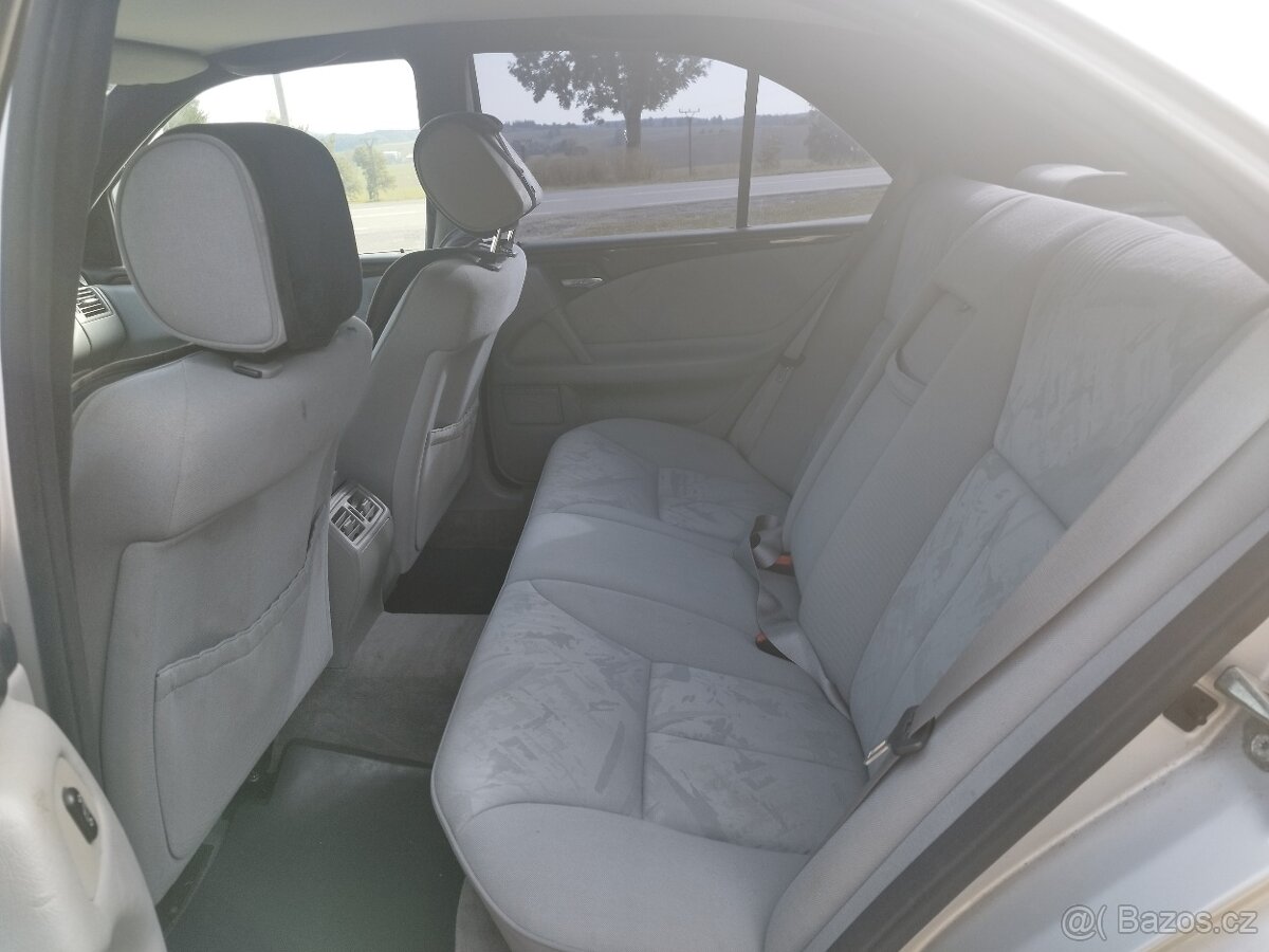 Mercedes-Benz E 230 i manuál - 10