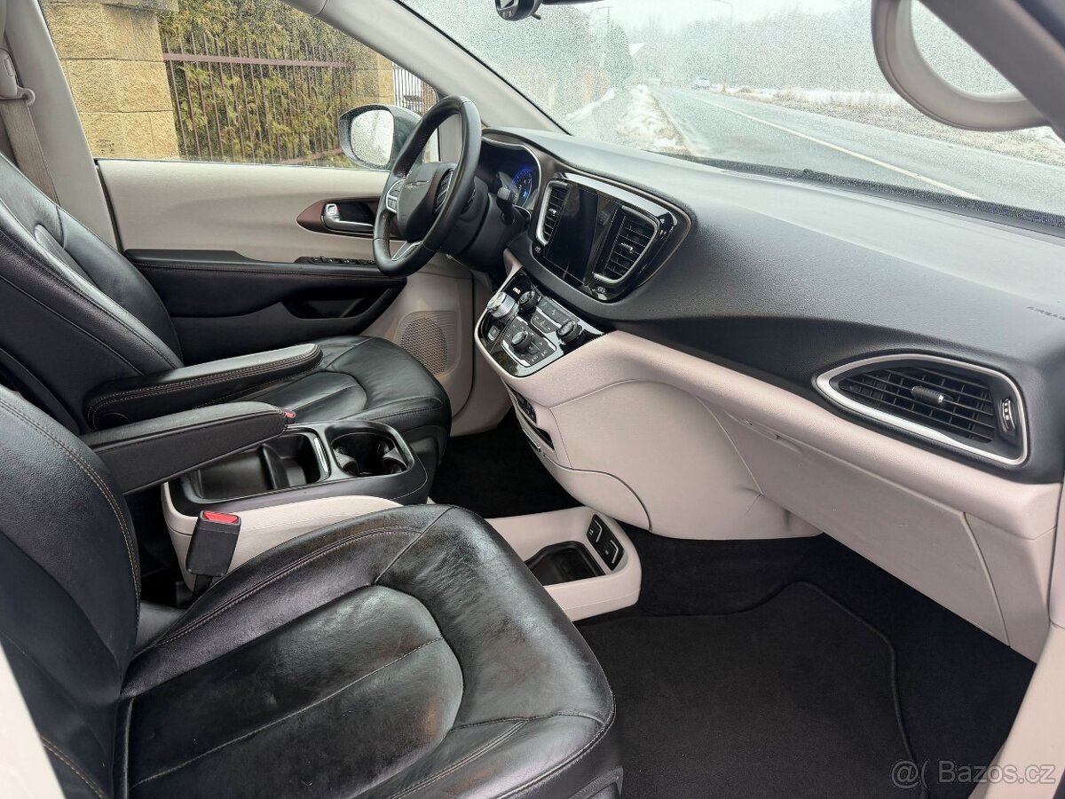 Chrysler Pacifica 3,6 Pentastar Touring 8 míst 2017 - 10