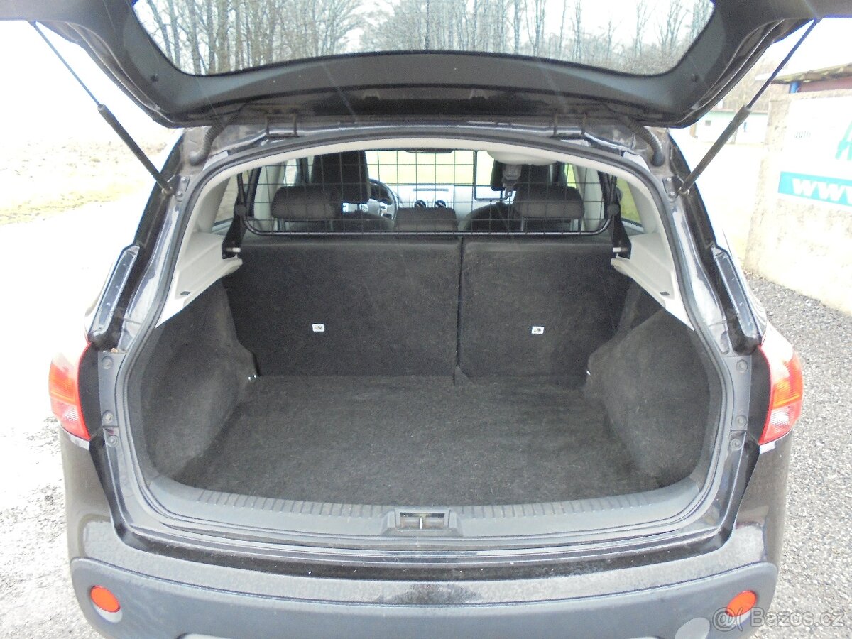 Nissan Qashqai 2.0 benzín 4X4 - 10
