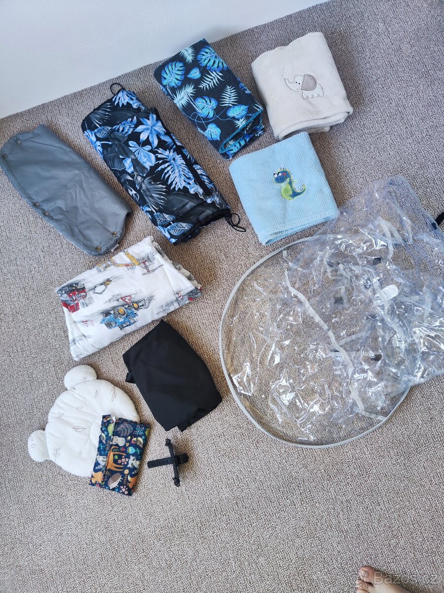 Kočárek s příslušenstvím - 10