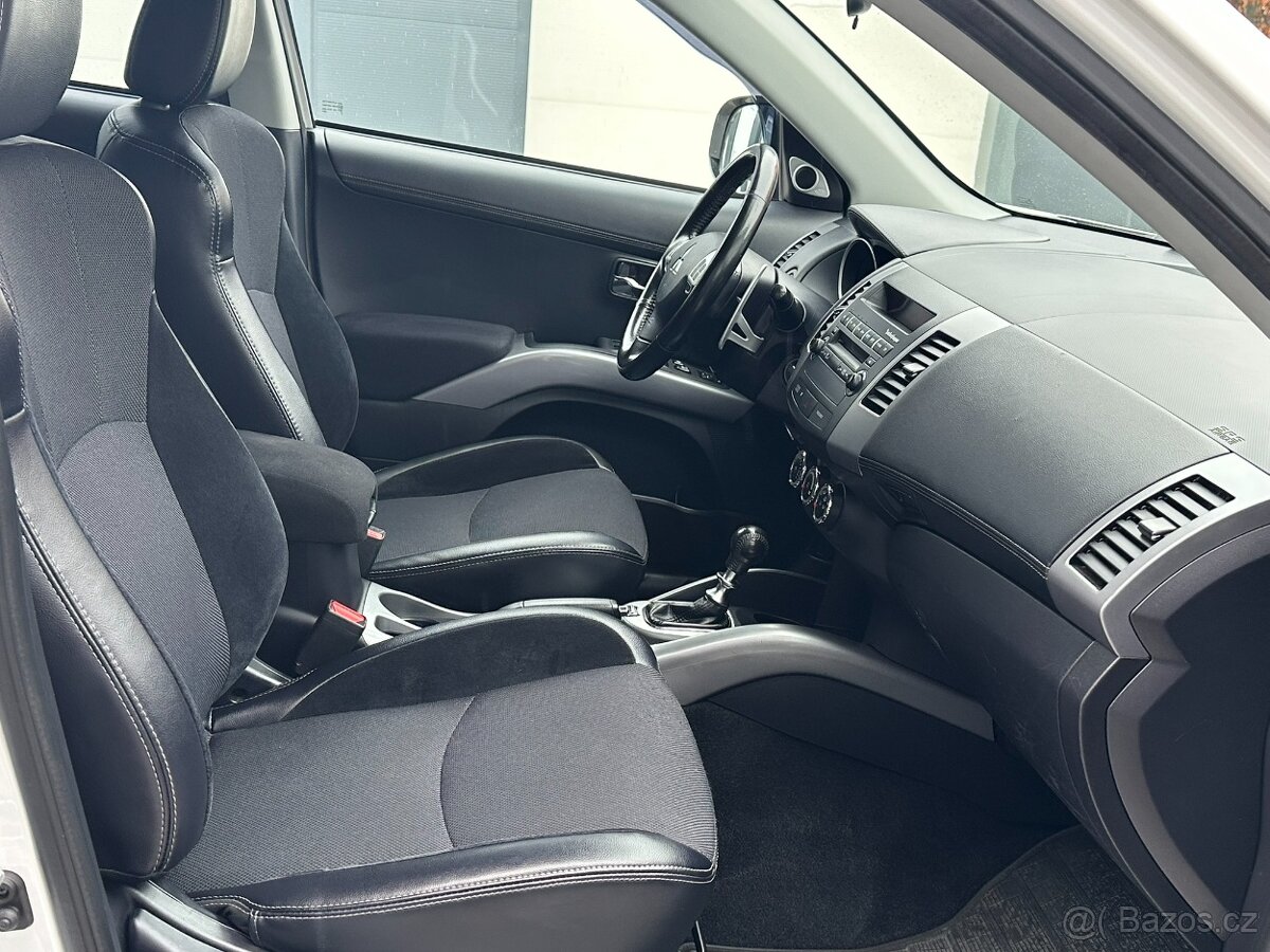 Mitsubishi Outlander 2.2DI-D 156PS Intense+ -7 A/T 4x4 - 10