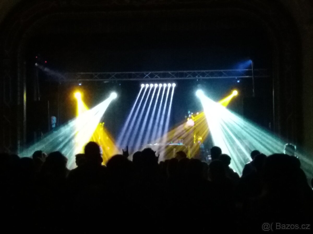 Pronájem pódia - 10