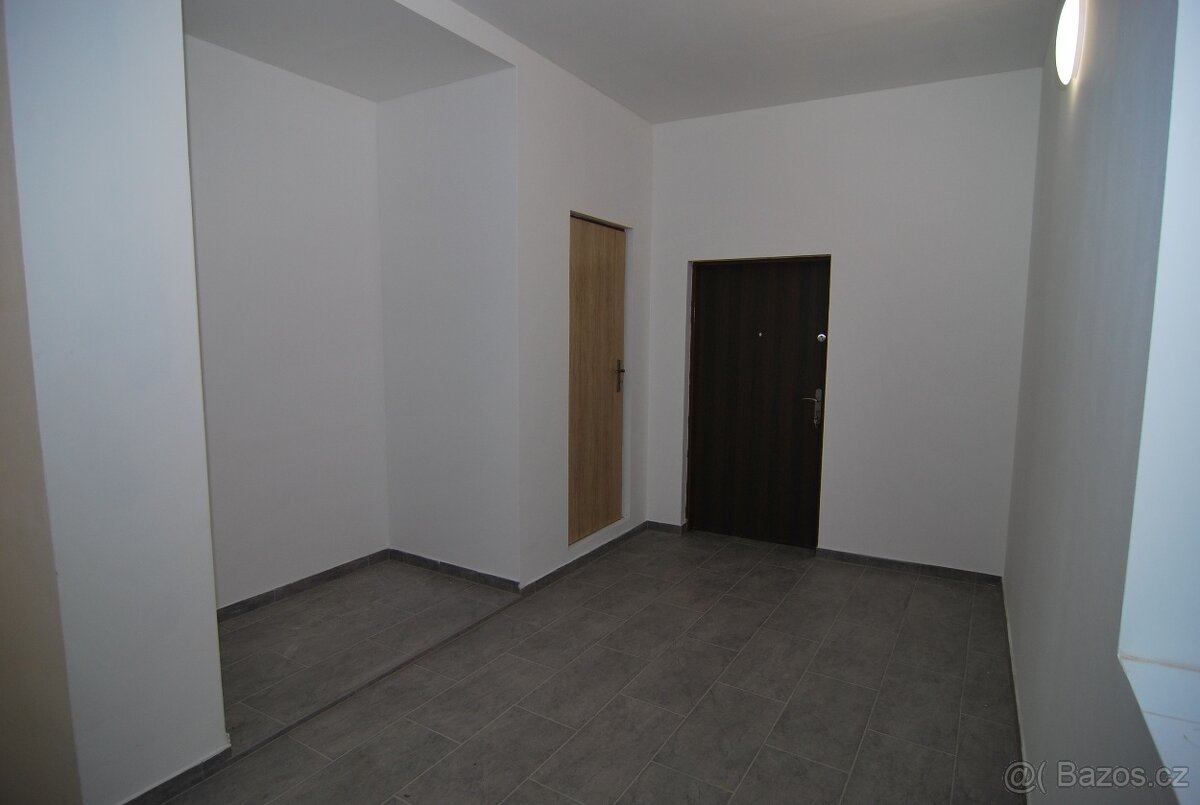 Nabízíme k prodeji RD užitná plocha 300m2, Žleby okr. K.Hora - 10