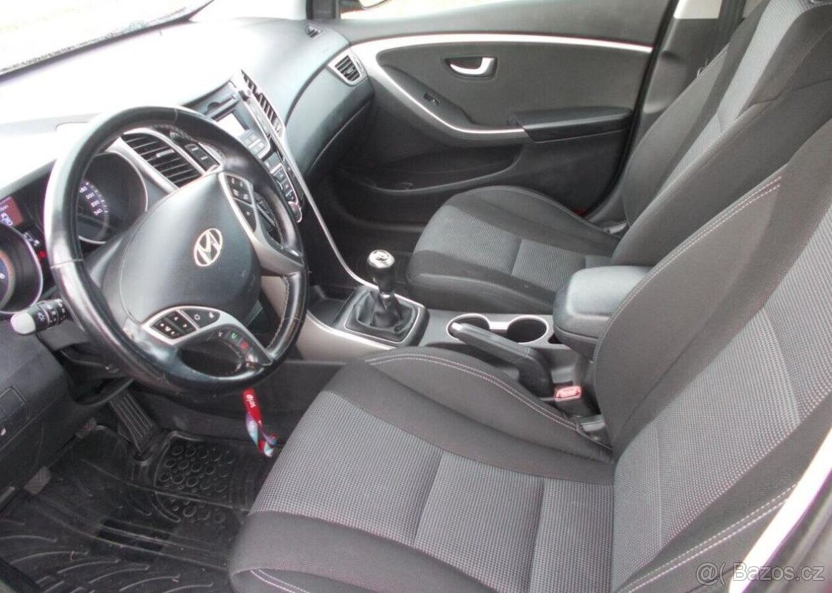 Hyundai i30 1,6 88KW koup ČR 74 000 KM benzín manuál 88 kw - 10