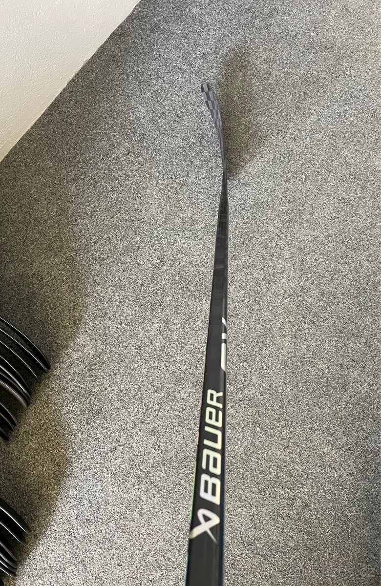 Nová kompozitová hokejka BAUER SYNC - 10