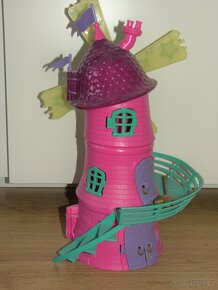 Kouzelný zámek, větrný mlýn, věžička a Filly koníčci - 10