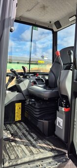 Bobcat E35 - 10