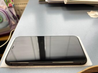 Apple iPhone 11 64GB černý - 10
