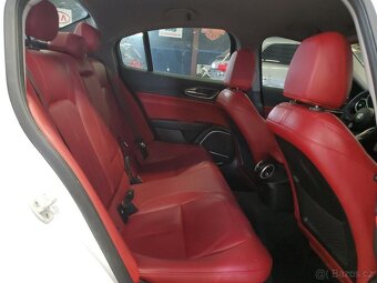 2021 Alfa Romeo Giulia Sport 2.0 AWD - 10