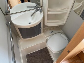 Dethleffs Camper 450, 4 os., EL.POJEZD, bojler, stan - 10