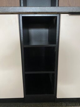 Moderní kuchyňská linka bez spotřebiči - 10